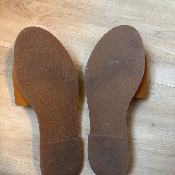 Women’s size 6.5 made well sandals - Picture 2 of 3
